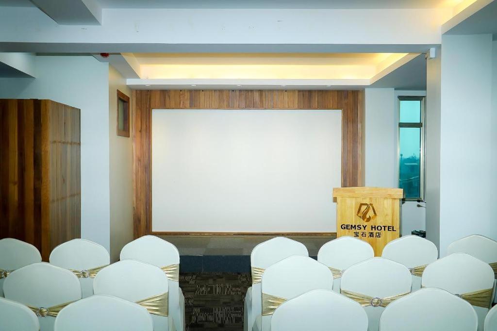 Gemsy Hotel Янгон Екстер'єр фото