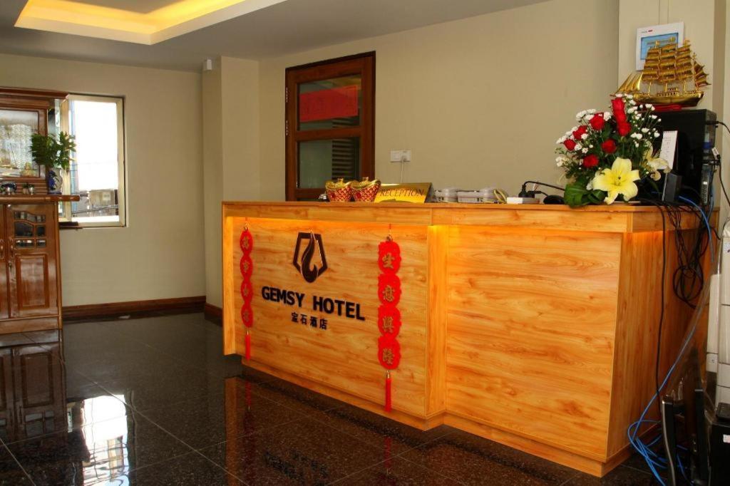 Gemsy Hotel Янгон Екстер'єр фото