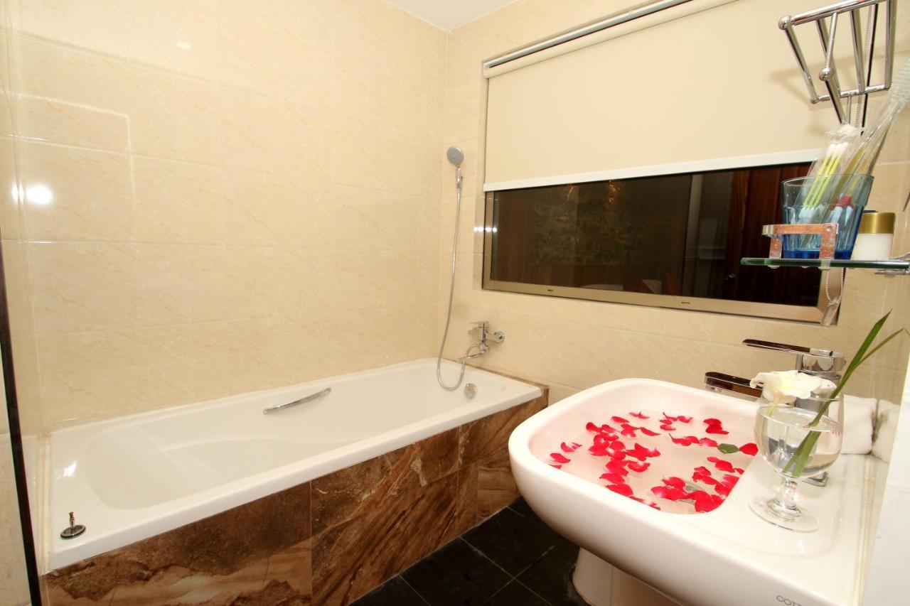 Gemsy Hotel Янгон Екстер'єр фото